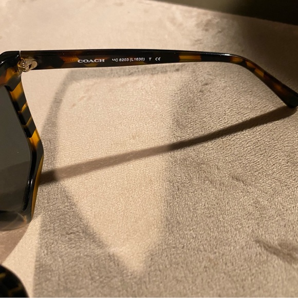 Coach women’s  Sunglasses - Picture 4 of 5